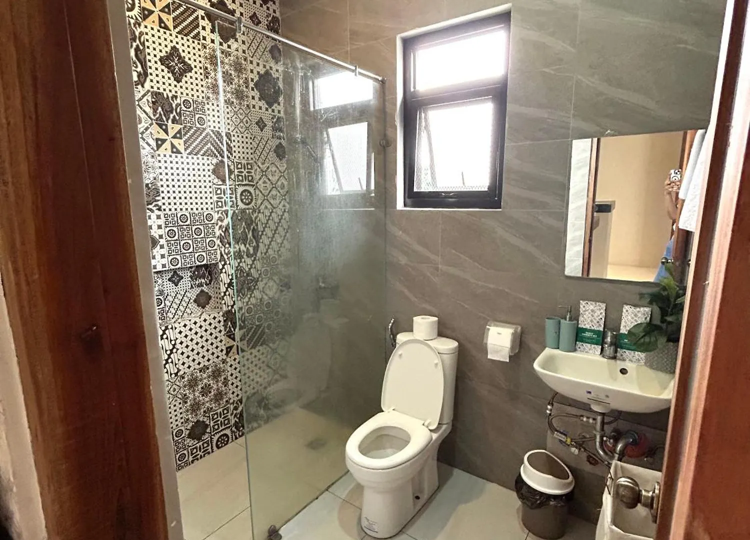 Henry Residences Apartment Close To Sm, Walking St, Airport Angeles